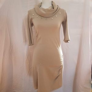 Knitted fit dress with 3/4 sleeve